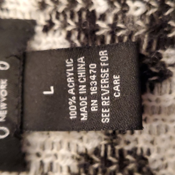 Just Polly Black and White Frayed Distressed Fringe Sweater, Size Large - Picture 6 of 9